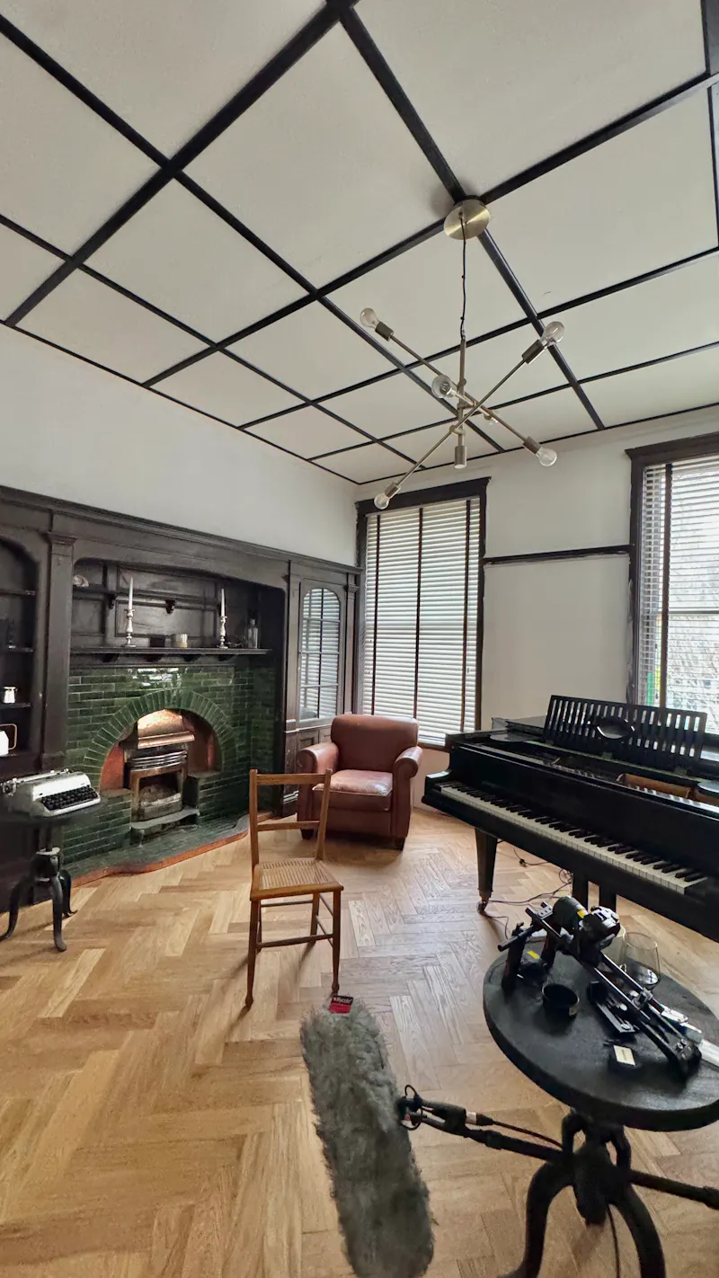 Piano at Magical Thameside family home, B2138 (photo 10)