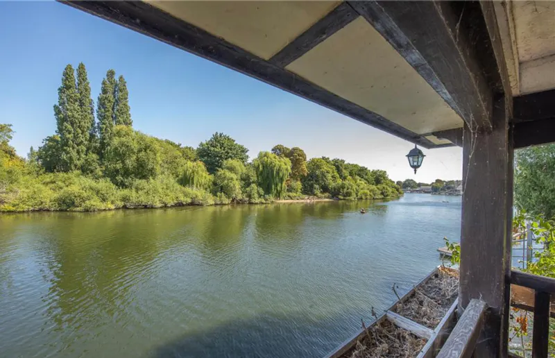 Magical Thameside family home, B2138 (photo 23)