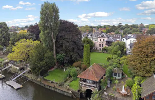 Magical Thameside family home, B2138