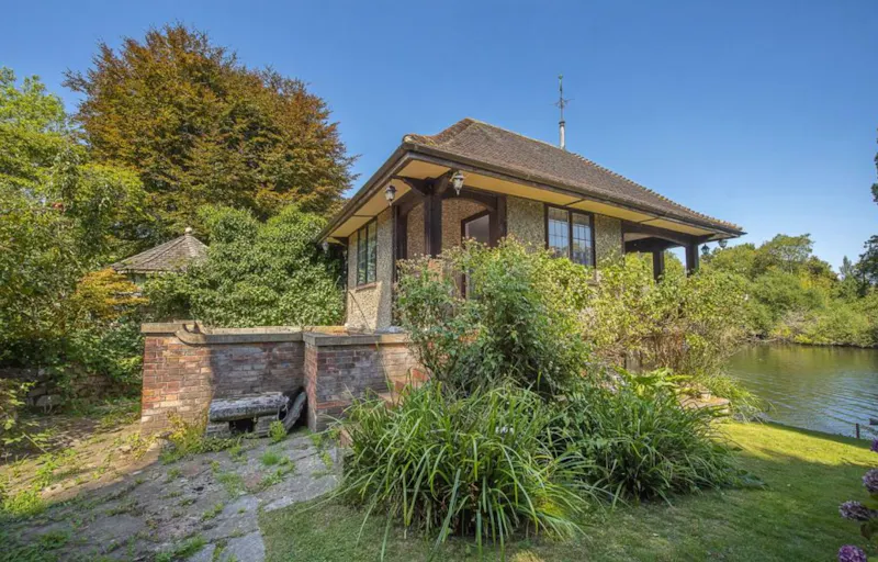 Summer house at Magical Thameside family home, B2138 (photo 21)