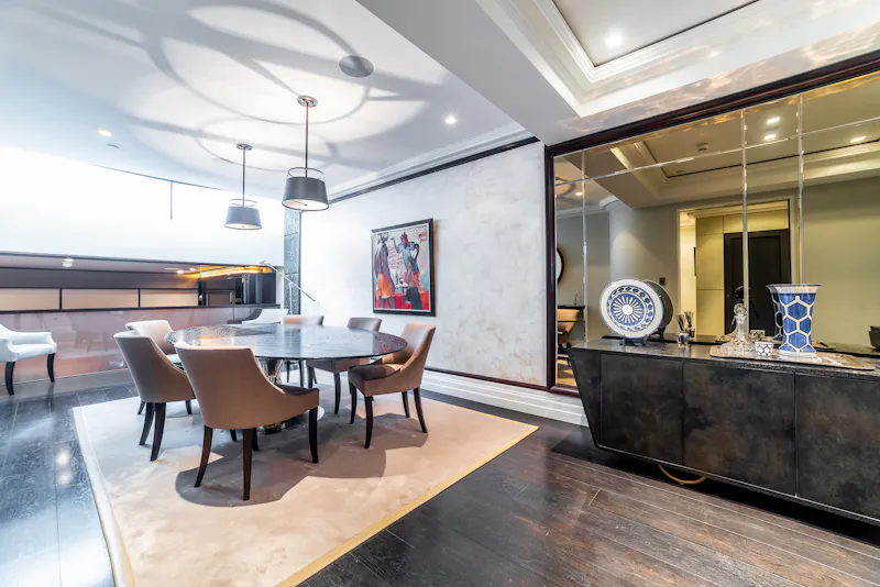 Dining room at Luxurious Knightsbridge townhouse, A1698 (photo 19)