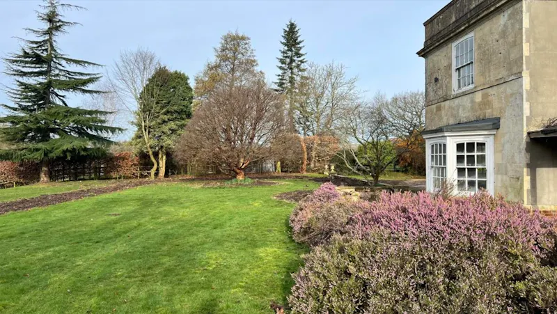 Devizes vacant country home, A1700 (photo 10)