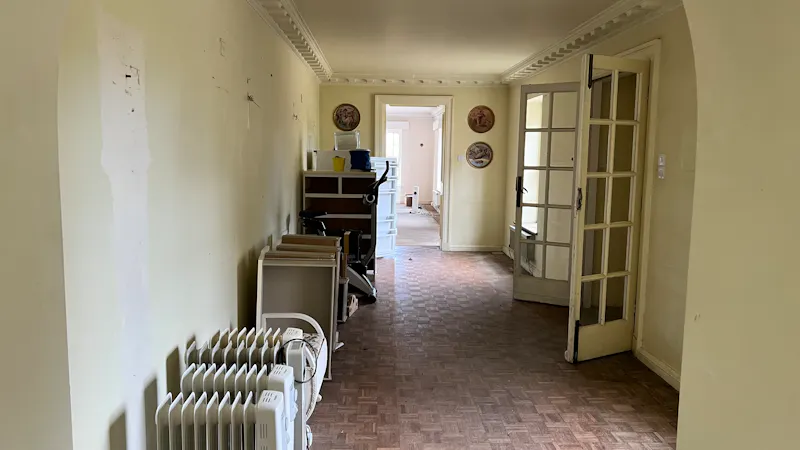 Corridor at Devizes vacant country home, A1700 (photo 4)