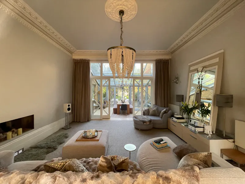 Living Room at Contemporary Ealing house, B1296 (photo 5)