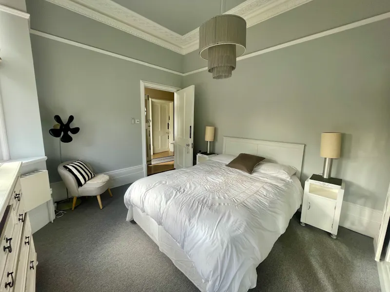 Contemporary Ealing house, B1296 (photo 20)