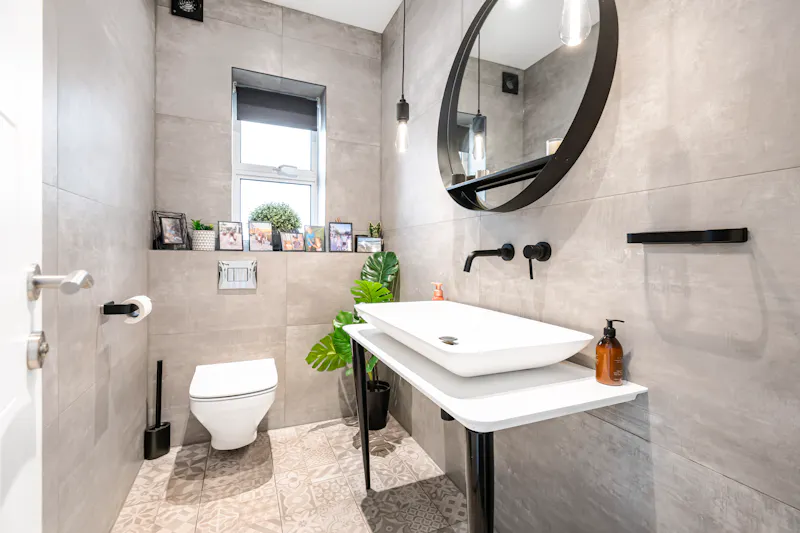 Bathroom at Mill Hill family home, D2880 (photo 8)