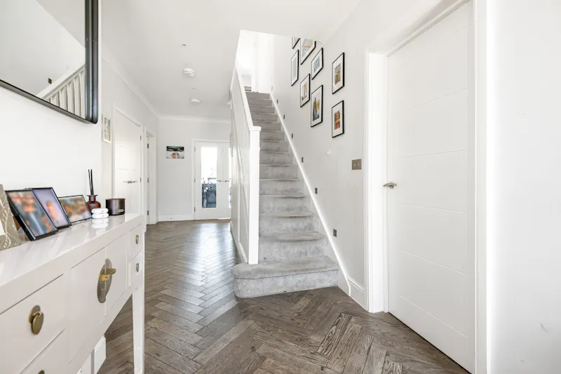 Staircase at Mill Hill family home, D2880 (photo 2)