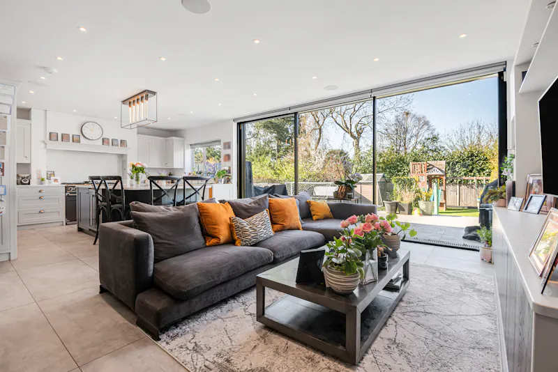 Open plan at Mill Hill family home, D2880 (photo 3)