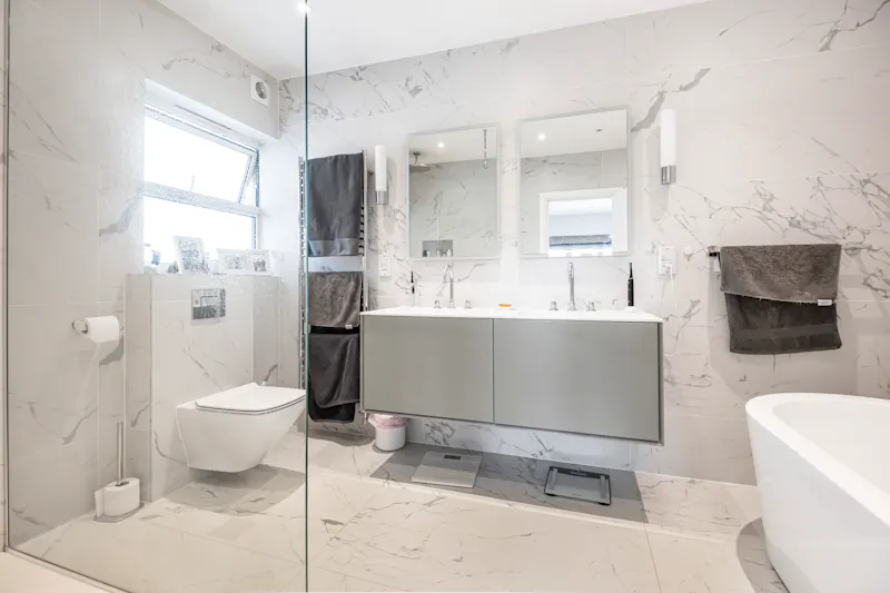 Bathroom at Mill Hill family home, D2880 (photo 11)