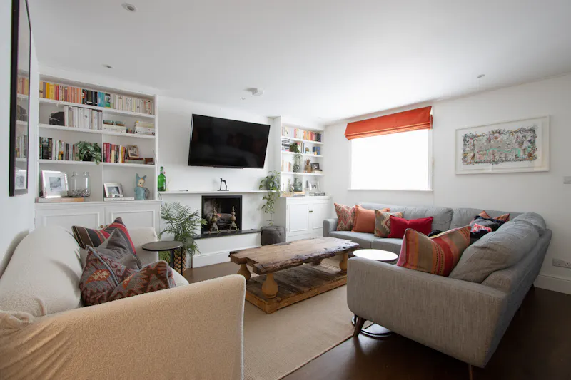 Living Room at Classic Townhouse Oval, A1704 (photo 10)