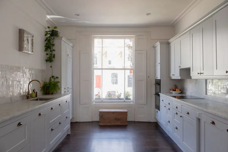 Kitchen at Classic Townhouse Oval, A1704 (photo 6)