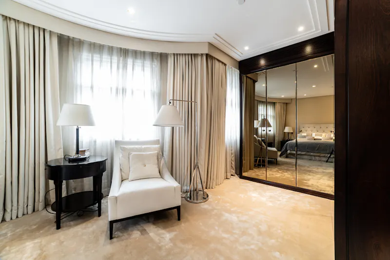Dressing room at Luxurious Knightsbridge townhouse, A1698 (photo 57)