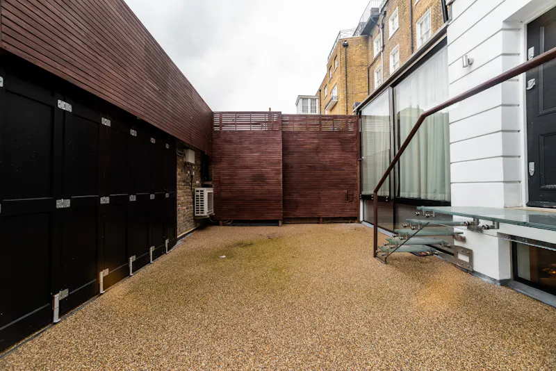 Driveway at Luxurious Knightsbridge townhouse, A1698 (photo 80)