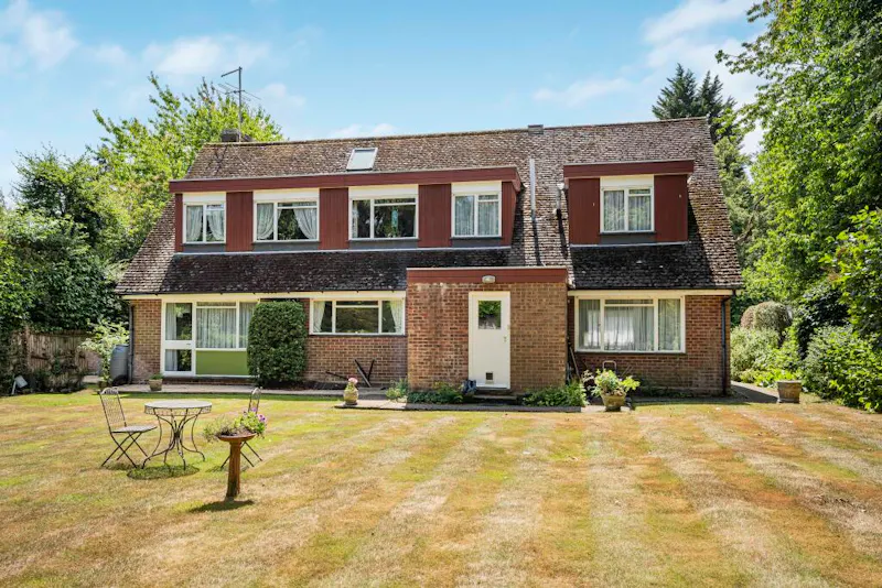Garden at 60s Berkhamsted home, D2879 (photo 30)