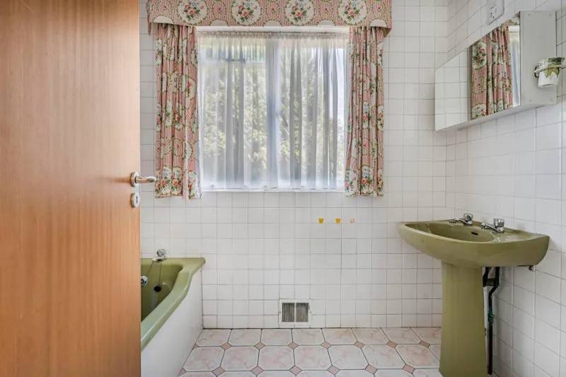 Bathroom at 60s Berkhamsted home, D2879 (photo 21)