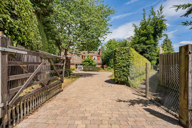 Gate at 60s Berkhamsted home, D2879 (photo 36)