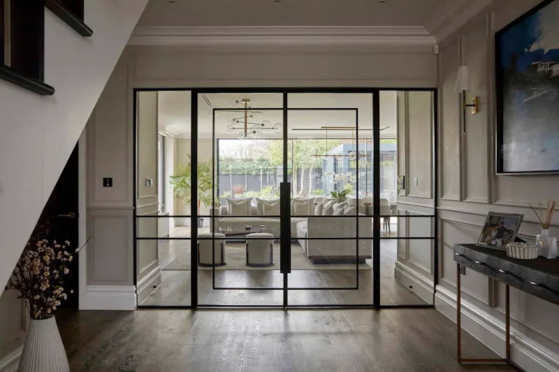 Glass at Luxurious Ealing home, D2881 (photo 3)