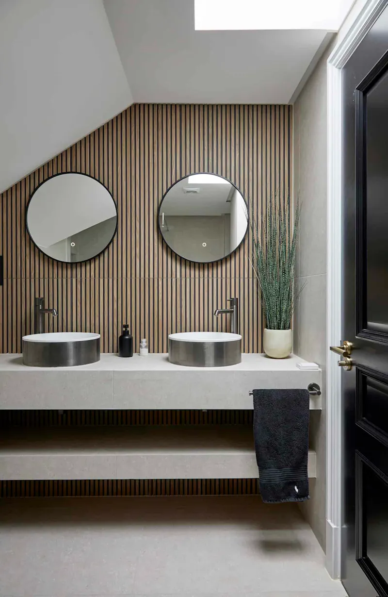 Bathroom at Luxurious Ealing home, D2881 (photo 32)