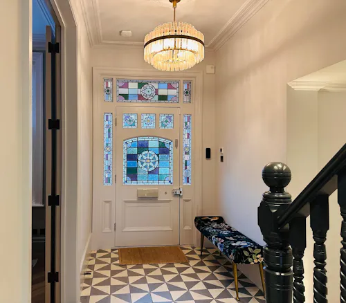 Thameside home in Teddington, B2140