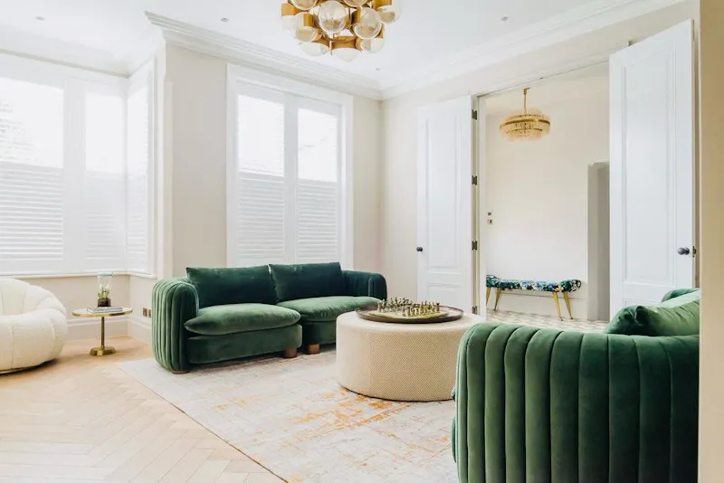 Living Room at Thameside home in Teddington, B2140 (photo 4)