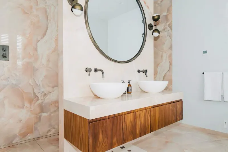 Bathroom at Thameside home in Teddington, B2140 (photo 25)