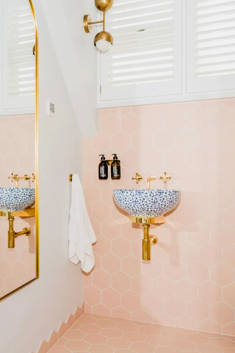 Shower at Thameside home in Teddington, B2140 (photo 30)