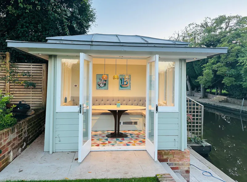 Summer house at Thameside home in Teddington, B2140 (photo 37)