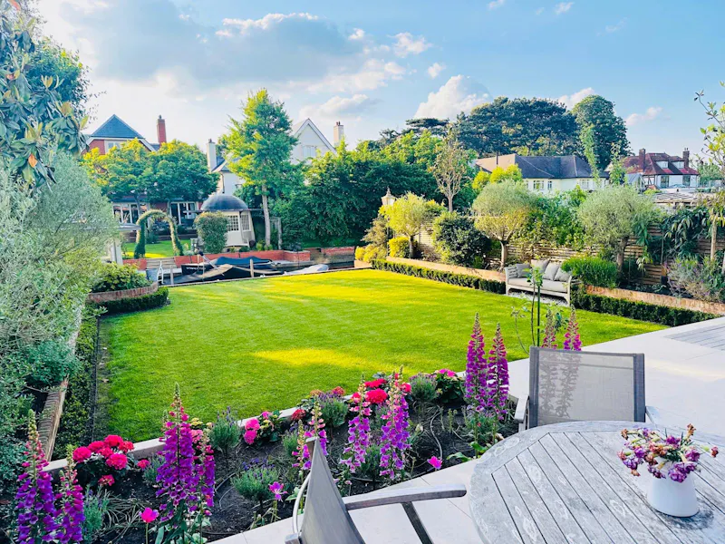Garden at Thameside home in Teddington, B2140 (photo 40)