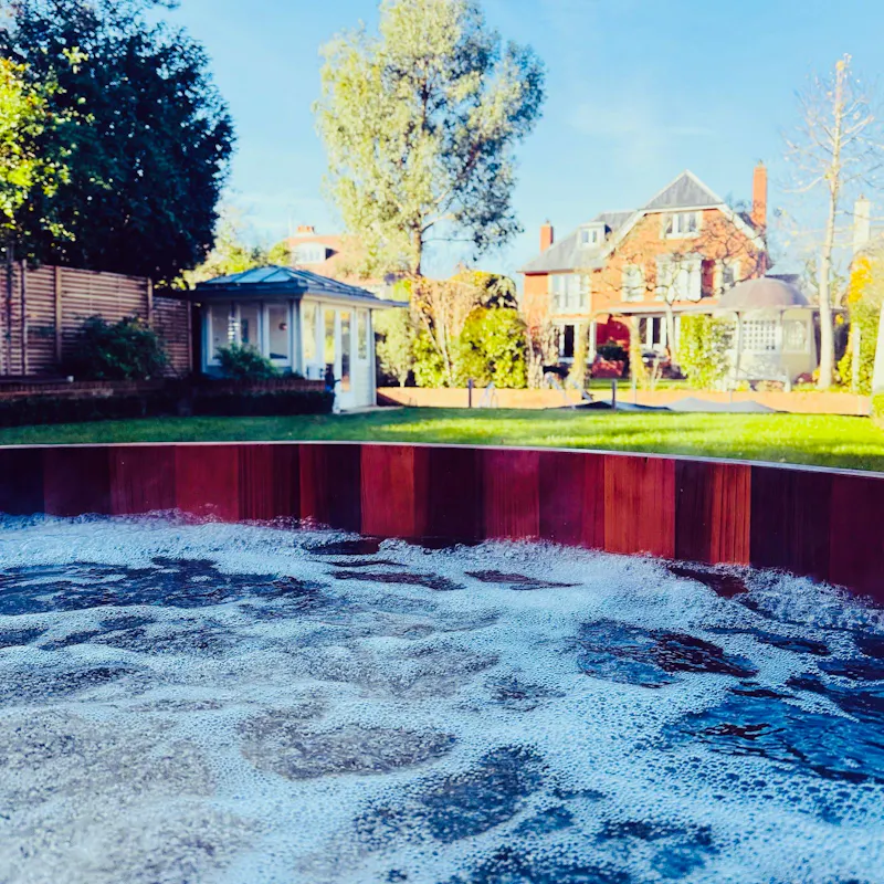 Jacuzzi at Thameside home in Teddington, B2140 (photo 41)