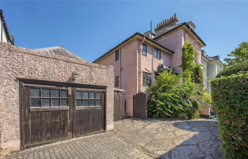 Magical Thameside family home, B2138