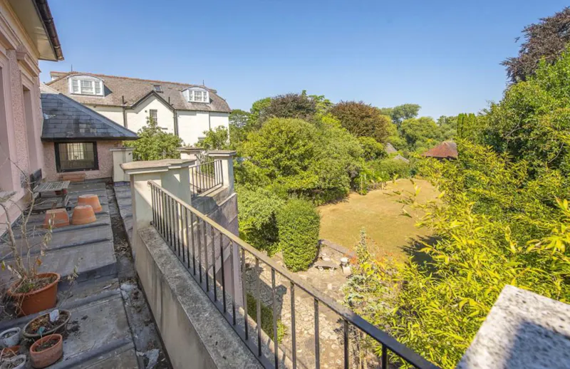 Balcony at Magical Thameside family home, B2138 (photo 17)