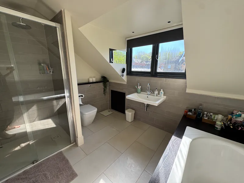 Shower at Delightful Dulwich family home, B2137 (photo 49)