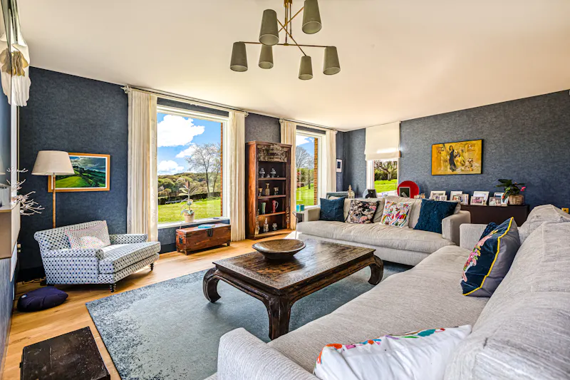 Living Room at Henley-on-Thames modern barn, L779 (photo 4)