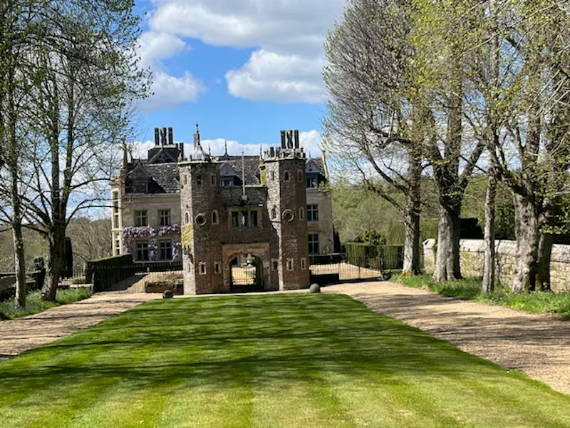Driveway at Haywards Heath Elizabethan house, H106 (photo 36)