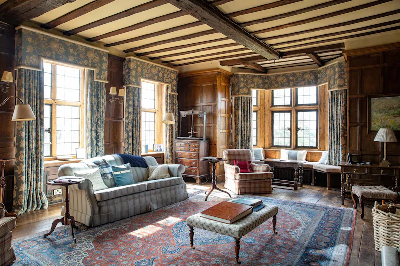 Living Room at Haywards Heath Elizabethan house, H106 (photo 3)