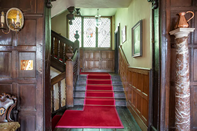 Staircase at Haywards Heath Elizabethan house, H106 (photo 25)