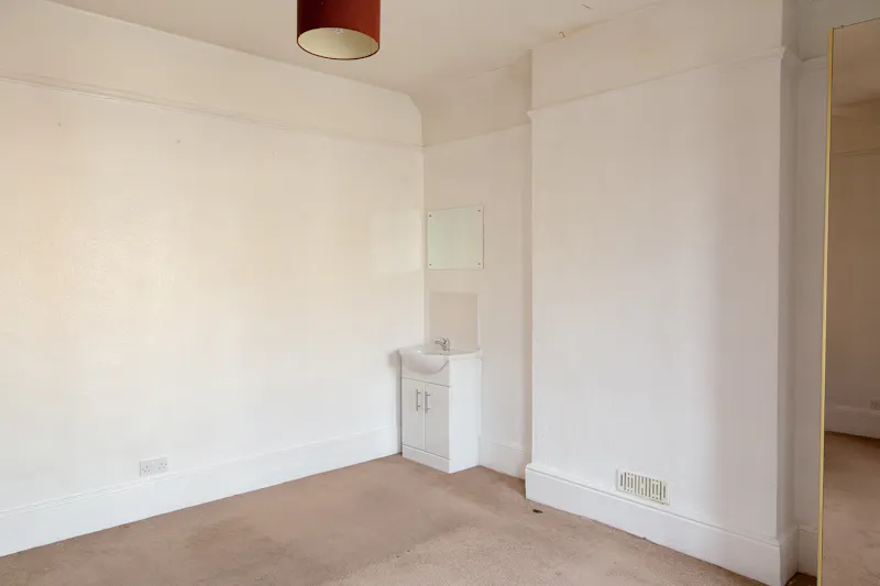 Vacant Malden Victorian house, B2141 (photo 15)