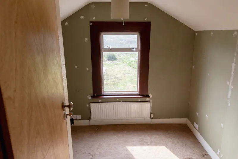 Vacant Malden Victorian house, B2141 (photo 18)