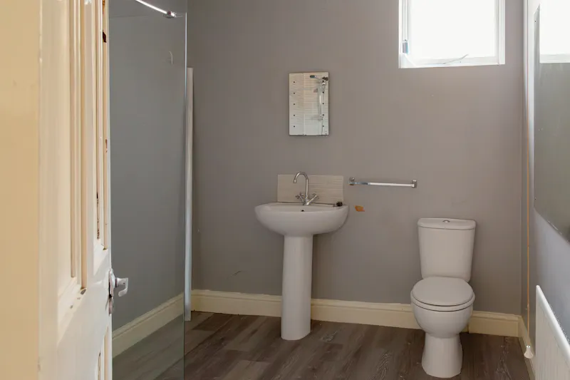 Bathroom at Vacant Malden Victorian house, B2141 (photo 19)