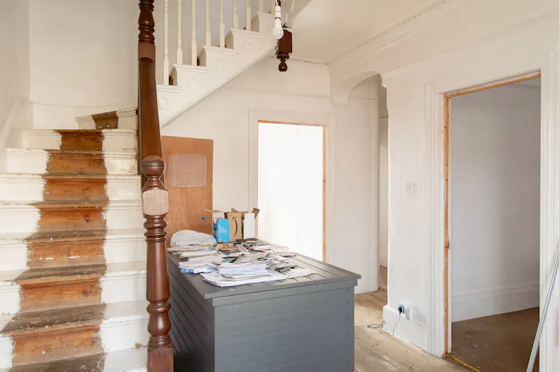 Staircase at Vacant Malden Victorian house, B2141 (photo 3)