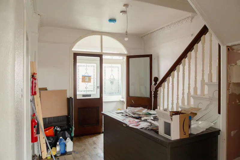 Entrance hall at Vacant Malden Victorian house, B2141 (photo 1)