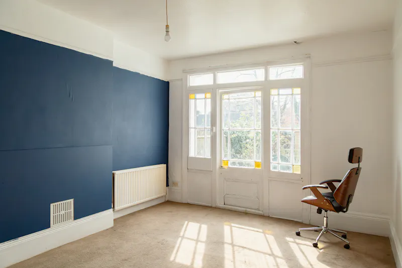 Living Room at Vacant Malden Victorian house, B2141 (photo 4)