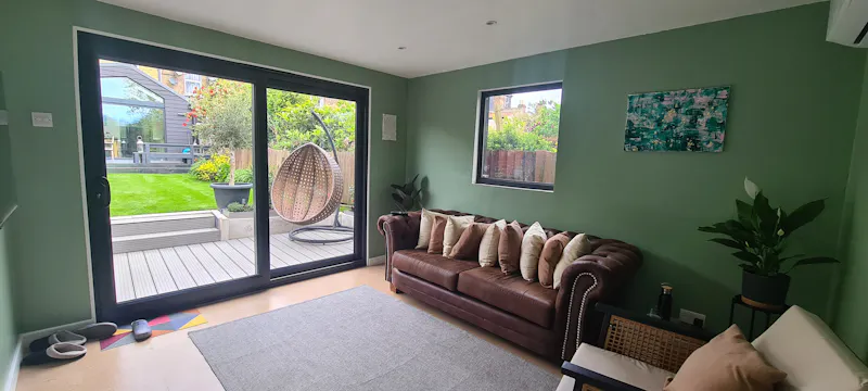 Sitting room at Modern family home Aldersbrook, D2882 (photo 2)
