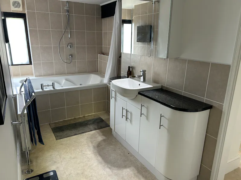 Bathroom at Character Sevenoaks Period home, B2143 (photo 23)