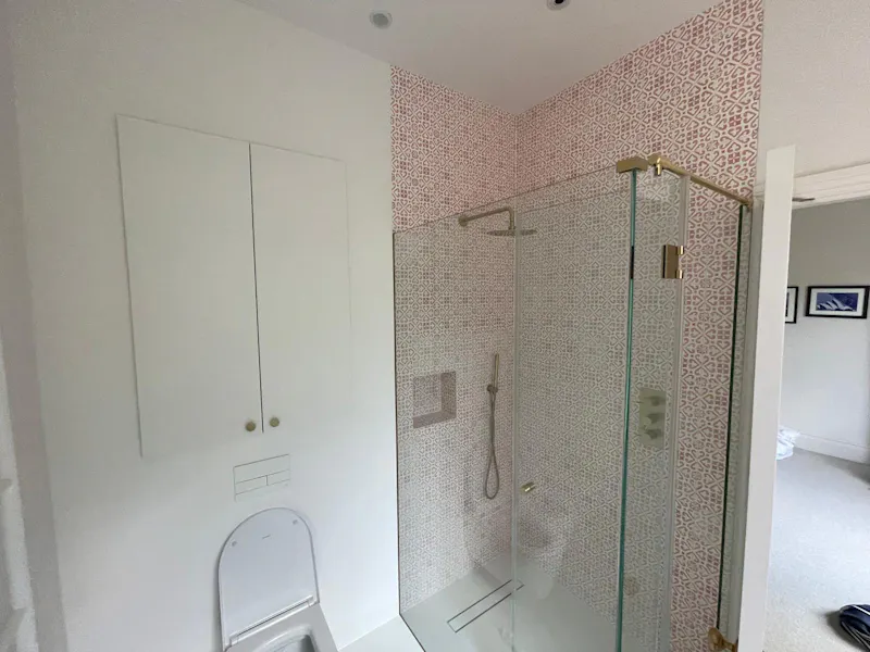 Shower at Large Wandsworth family home, B2142 (photo 51)