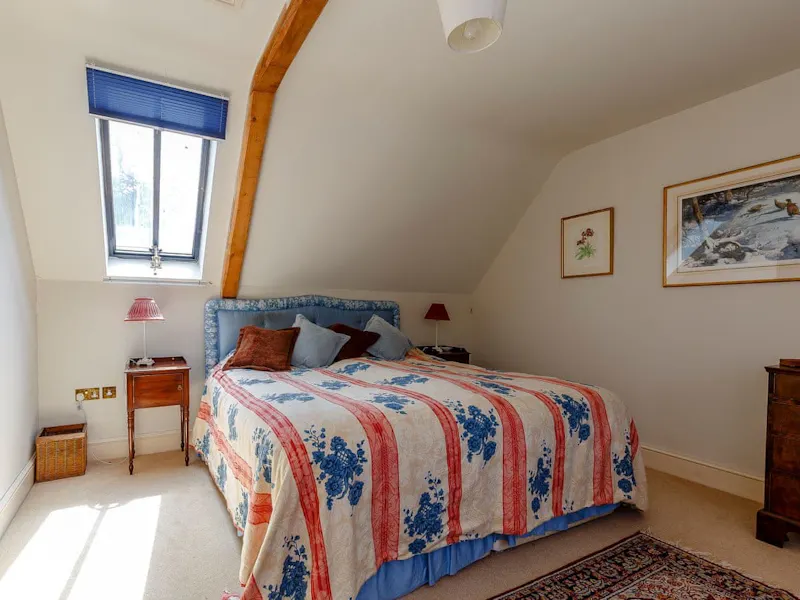 Bedroom at Charming manor near Swindon, M373 (photo 18)
