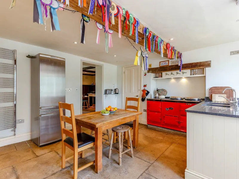 Kitchen at Charming manor near Swindon, M373 (photo 9)