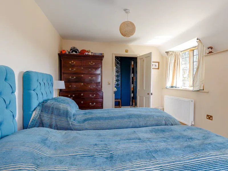 Bedroom at Charming manor near Swindon, M373 (photo 20)