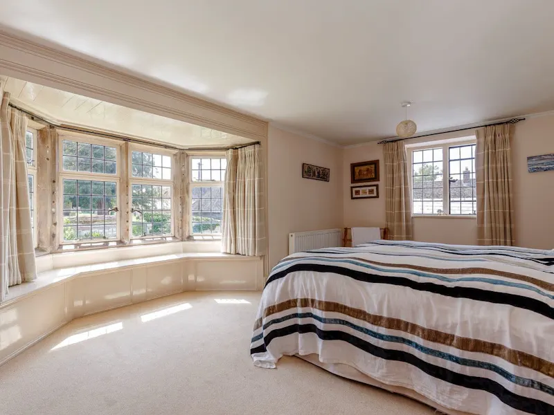 Bedroom at Charming manor near Swindon, M373 (photo 16)