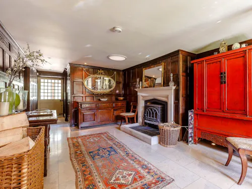 Charming manor near Swindon, M373